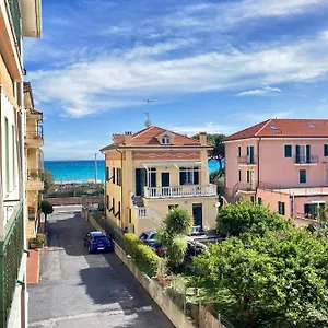casa-mara-borgio-verezzi-50-m-dal-mare-in-pieno-centro.hotelitalianriviera.com/